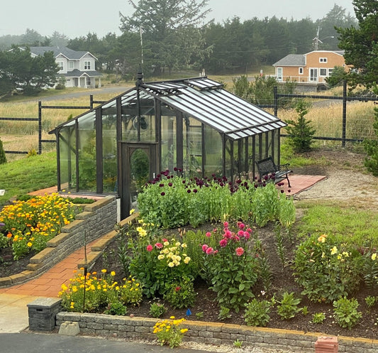 7 Tools for Greenhouse Gardening